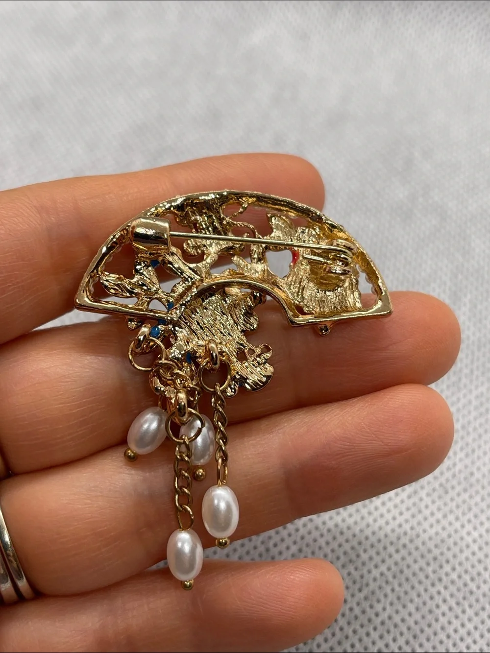 Beautiful Eastern style fan brooch
